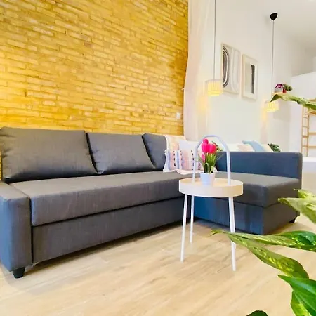 Relaxing Beachside Cabanyal Loft Apartment *