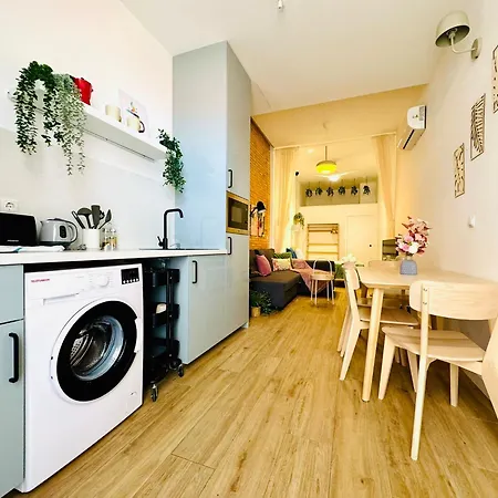 Relaxing Beachside Cabanyal Loft شقة