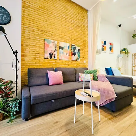 Relaxing Beachside Cabanyal Loft شقة *