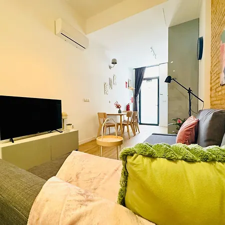 Relaxing Beachside Cabanyal Loft شقة